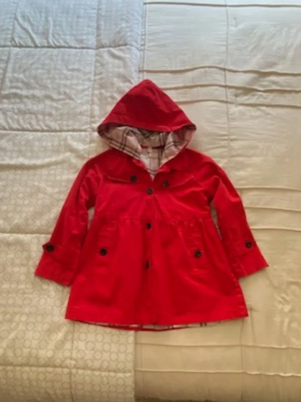 Adorable girl's red trench coat. Size 8-10 US (140 EU)